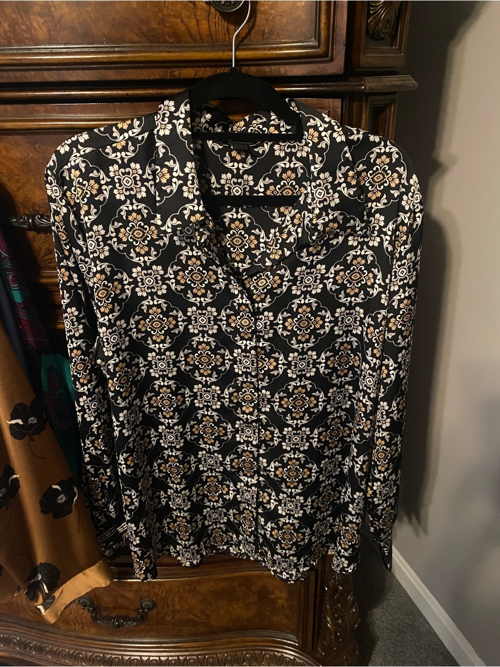 Ann Taylor button up essential blouse